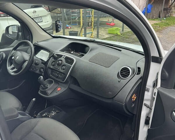 Белый Рено Кенгу, объемом двигателя 1.46 л и пробегом 196 тыс. км за 11500 $, фото 8 на Automoto.ua