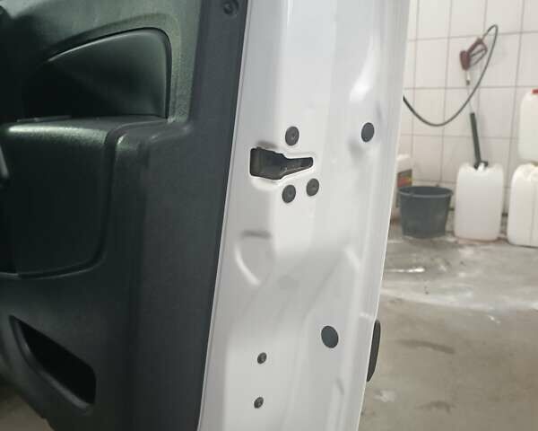 Белый Рено Кенгу, объемом двигателя 1.46 л и пробегом 109 тыс. км за 9700 $, фото 26 на Automoto.ua