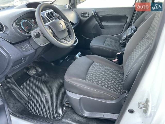 Белый Рено Кенгу, объемом двигателя 0 л и пробегом 75 тыс. км за 8800 $, фото 19 на Automoto.ua
