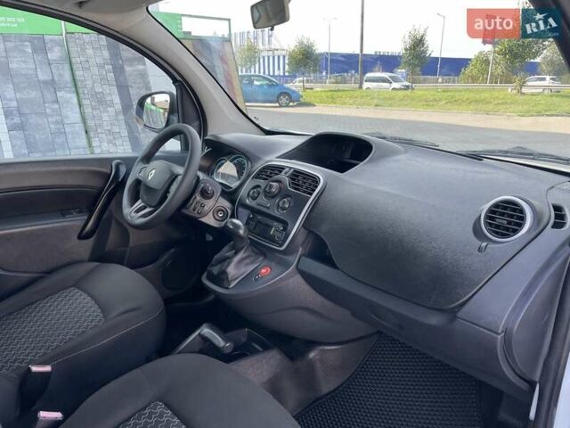 Белый Рено Кенгу, объемом двигателя 0 л и пробегом 75 тыс. км за 8800 $, фото 27 на Automoto.ua