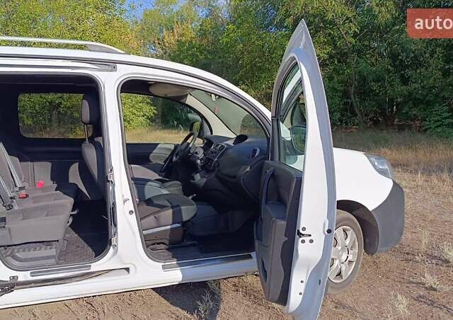 Белый Рено Кенгу, объемом двигателя 1.46 л и пробегом 177 тыс. км за 11200 $, фото 28 на Automoto.ua