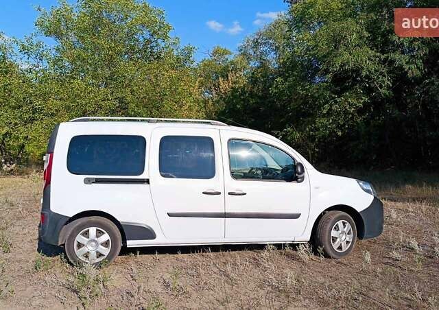 Белый Рено Кенгу, объемом двигателя 1.46 л и пробегом 177 тыс. км за 11200 $, фото 9 на Automoto.ua