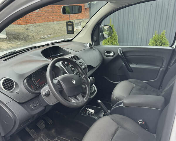 Белый Рено Кенгу, объемом двигателя 1.46 л и пробегом 196 тыс. км за 11500 $, фото 5 на Automoto.ua