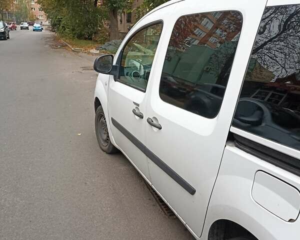 Білий Рено Кєнгу, об'ємом двигуна 1.46 л та пробігом 215 тис. км за 10000 $, фото 1 на Automoto.ua