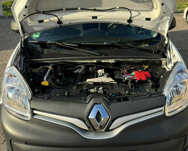 Белый Рено Кенгу, объемом двигателя 1.5 л и пробегом 211 тыс. км за 9000 $, фото 10 на Automoto.ua