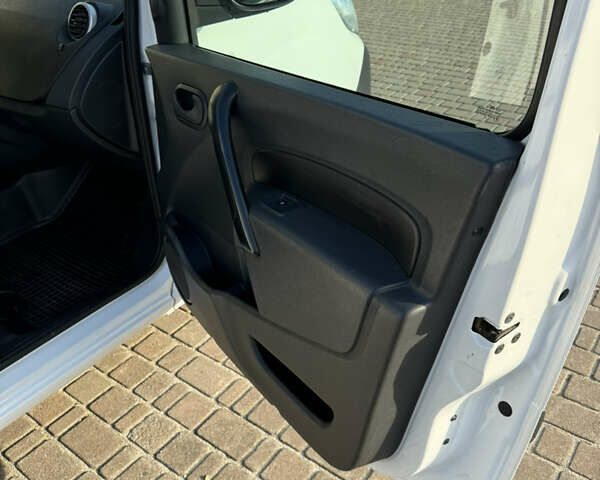 Белый Рено Кенгу, объемом двигателя 1.5 л и пробегом 211 тыс. км за 9000 $, фото 30 на Automoto.ua