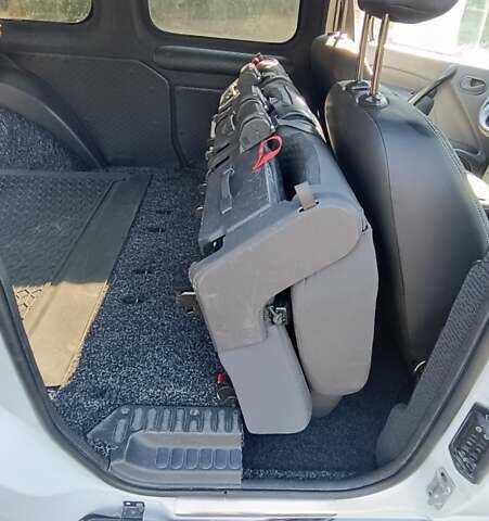 Білий Рено Кєнгу, об'ємом двигуна 1.46 л та пробігом 179 тис. км за 10500 $, фото 24 на Automoto.ua