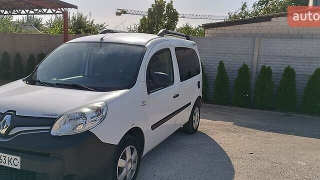 Белый Рено Кенгу, объемом двигателя 1.46 л и пробегом 149 тыс. км за 11000 $, фото 11 на Automoto.ua