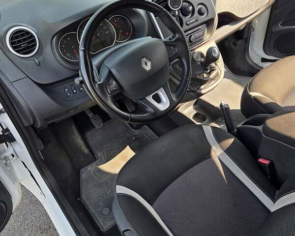 Белый Рено Кенгу, объемом двигателя 1.46 л и пробегом 270 тыс. км за 10800 $, фото 11 на Automoto.ua