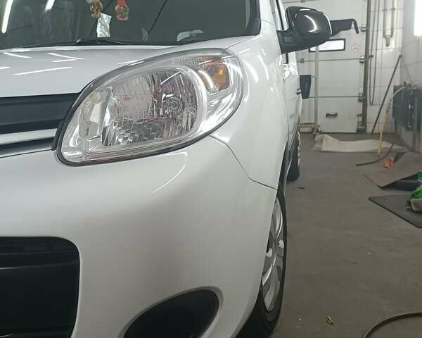 Белый Рено Кенгу, объемом двигателя 1.46 л и пробегом 109 тыс. км за 9700 $, фото 2 на Automoto.ua