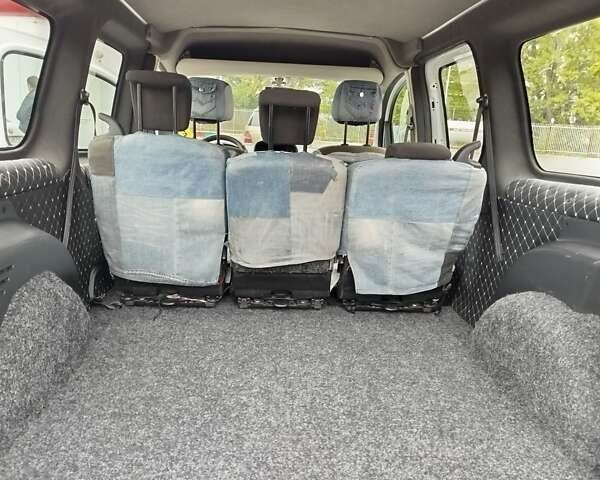 Белый Рено Кенгу, объемом двигателя 1.5 л и пробегом 228 тыс. км за 10500 $, фото 2 на Automoto.ua