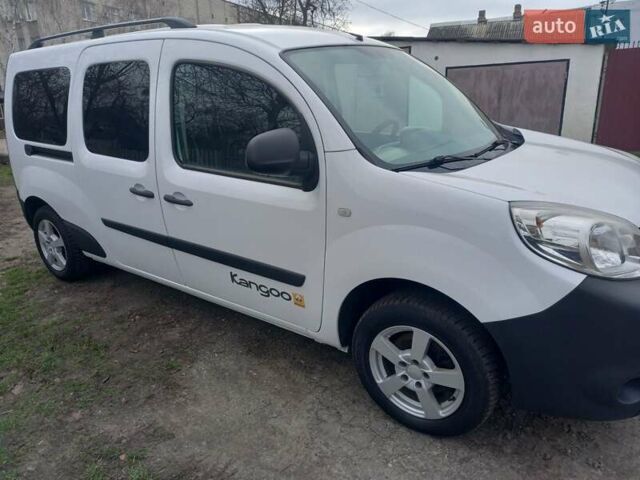Белый Рено Кенгу, объемом двигателя 1.5 л и пробегом 71 тыс. км за 10850 $, фото 6 на Automoto.ua