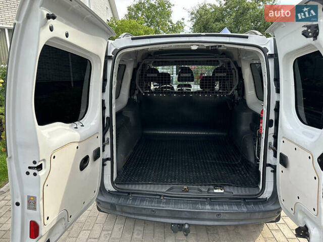 Белый Рено Кенгу, объемом двигателя 1.46 л и пробегом 134 тыс. км за 13500 $, фото 5 на Automoto.ua