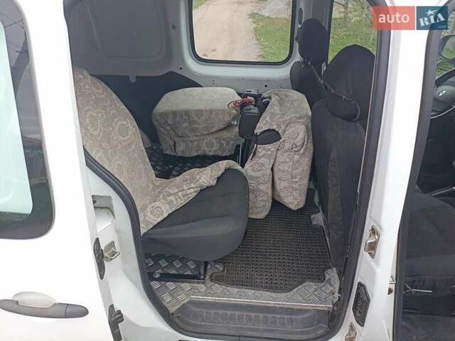 Білий Рено Кєнгу, об'ємом двигуна 1.5 л та пробігом 250 тис. км за 9700 $, фото 7 на Automoto.ua