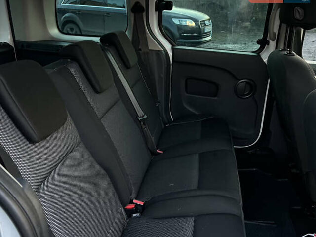 Белый Рено Кенгу, объемом двигателя 1.5 л и пробегом 263 тыс. км за 8950 $, фото 19 на Automoto.ua