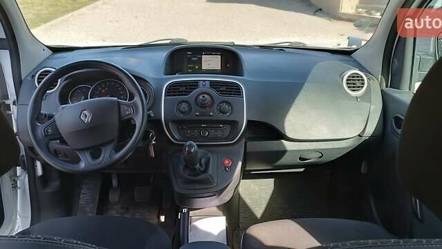 Белый Рено Кенгу, объемом двигателя 1.46 л и пробегом 149 тыс. км за 11000 $, фото 4 на Automoto.ua