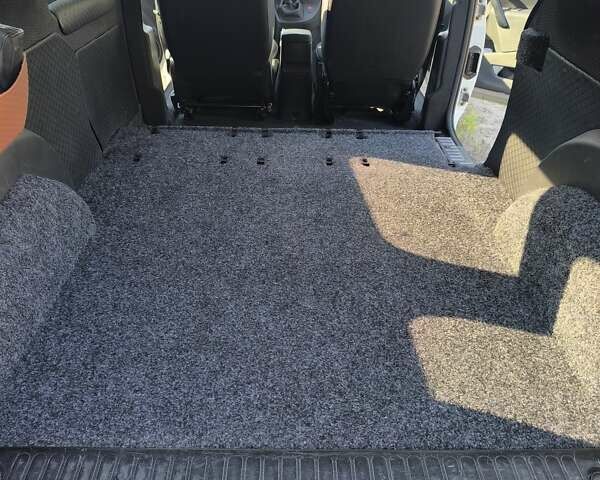 Белый Рено Кенгу, объемом двигателя 1.46 л и пробегом 177 тыс. км за 11200 $, фото 20 на Automoto.ua