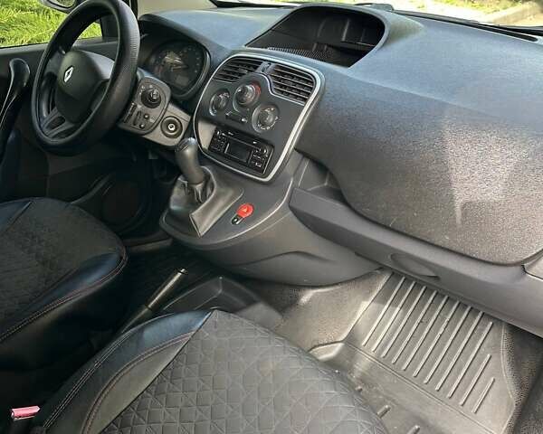 Белый Рено Кенгу, объемом двигателя 1.46 л и пробегом 149 тыс. км за 8800 $, фото 17 на Automoto.ua
