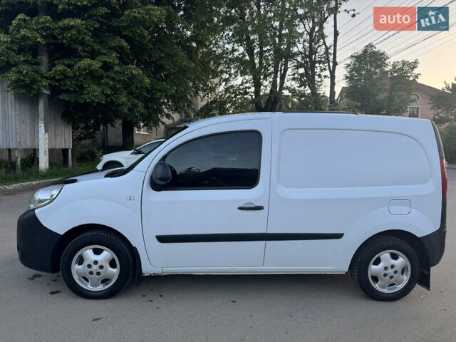 Белый Рено Кенгу, объемом двигателя 1.5 л и пробегом 150 тыс. км за 7800 $, фото 1 на Automoto.ua
