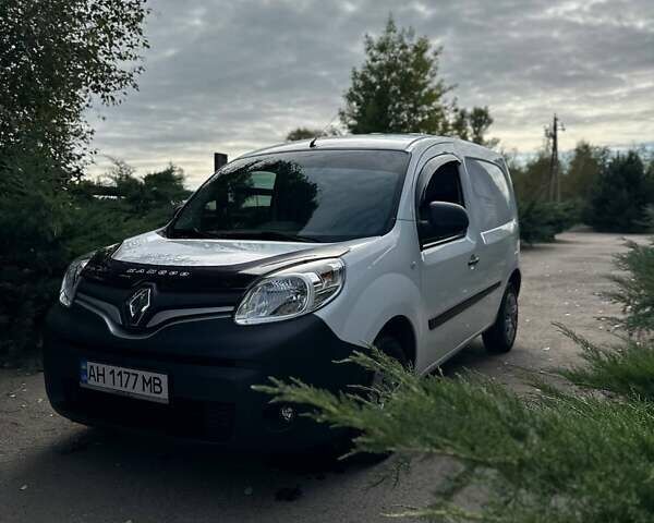 Белый Рено Кенгу, объемом двигателя 1.46 л и пробегом 149 тыс. км за 8800 $, фото 12 на Automoto.ua
