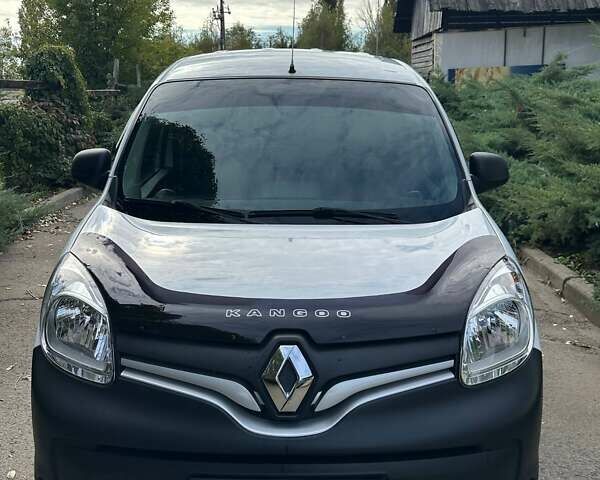 Белый Рено Кенгу, объемом двигателя 1.46 л и пробегом 149 тыс. км за 8800 $, фото 11 на Automoto.ua