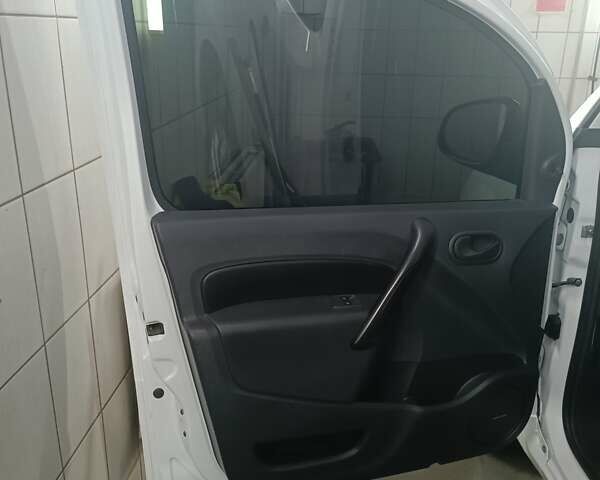 Белый Рено Кенгу, объемом двигателя 1.46 л и пробегом 109 тыс. км за 9700 $, фото 32 на Automoto.ua