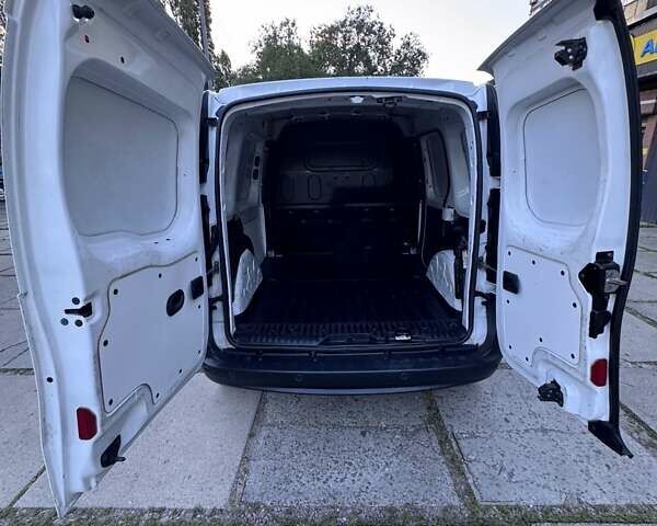 Белый Рено Кенгу, объемом двигателя 1.46 л и пробегом 176 тыс. км за 8100 $, фото 14 на Automoto.ua