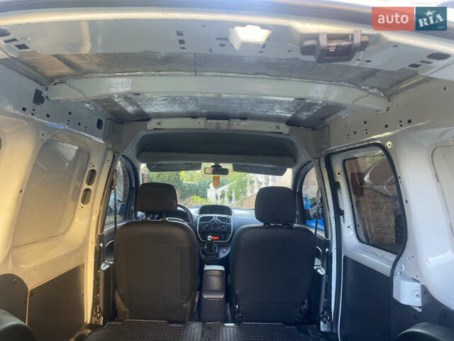 Белый Рено Кенгу, объемом двигателя 1.5 л и пробегом 177 тыс. км за 7900 $, фото 23 на Automoto.ua