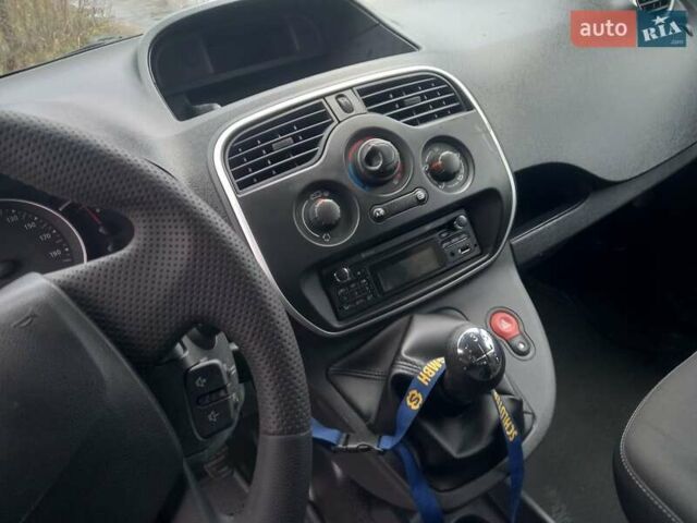Белый Рено Кенгу, объемом двигателя 1.5 л и пробегом 70 тыс. км за 10650 $, фото 18 на Automoto.ua