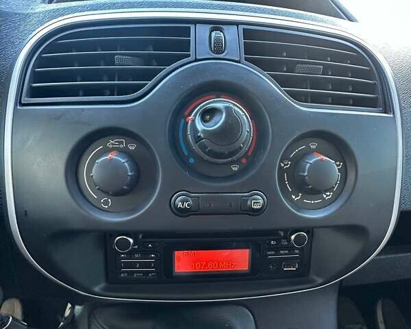 Белый Рено Кенгу, объемом двигателя 1.46 л и пробегом 149 тыс. км за 8800 $, фото 16 на Automoto.ua