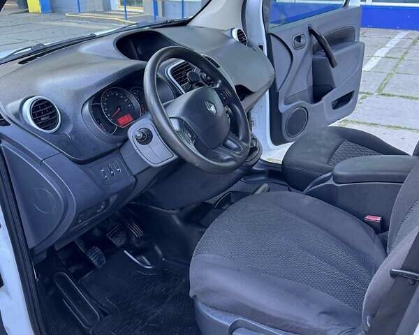 Белый Рено Кенгу, объемом двигателя 1.46 л и пробегом 176 тыс. км за 8100 $, фото 18 на Automoto.ua