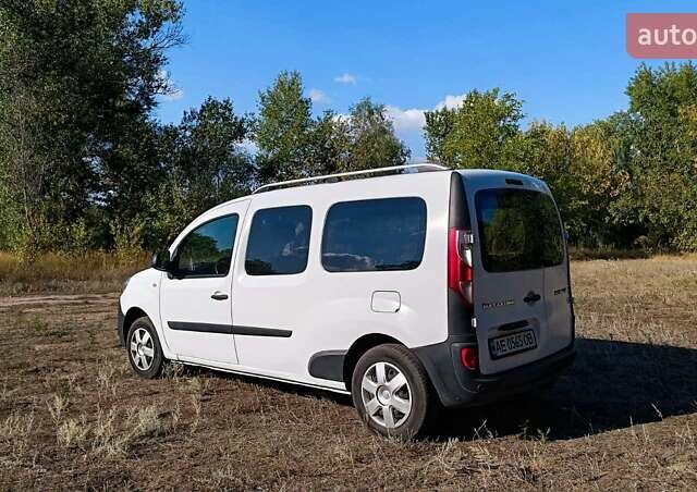 Белый Рено Кенгу, объемом двигателя 1.46 л и пробегом 177 тыс. км за 11200 $, фото 4 на Automoto.ua