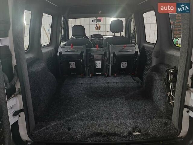 Белый Рено Кенгу, объемом двигателя 1.46 л и пробегом 109 тыс. км за 9700 $, фото 20 на Automoto.ua