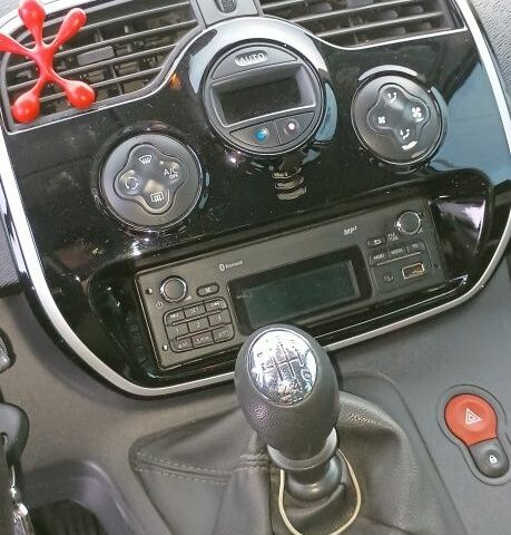 Білий Рено Кєнгу, об'ємом двигуна 1.5 л та пробігом 204 тис. км за 12700 $, фото 6 на Automoto.ua