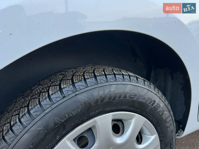 Белый Рено Кенгу, объемом двигателя 1.5 л и пробегом 263 тыс. км за 8950 $, фото 26 на Automoto.ua