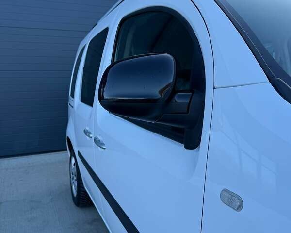 Белый Рено Кенгу, объемом двигателя 1.5 л и пробегом 179 тыс. км за 11999 $, фото 17 на Automoto.ua