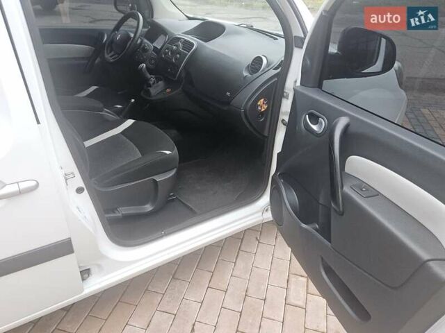 Белый Рено Кенгу, объемом двигателя 1.46 л и пробегом 151 тыс. км за 9999 $, фото 12 на Automoto.ua