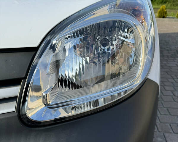 Белый Рено Кенгу, объемом двигателя 1.5 л и пробегом 211 тыс. км за 9000 $, фото 8 на Automoto.ua