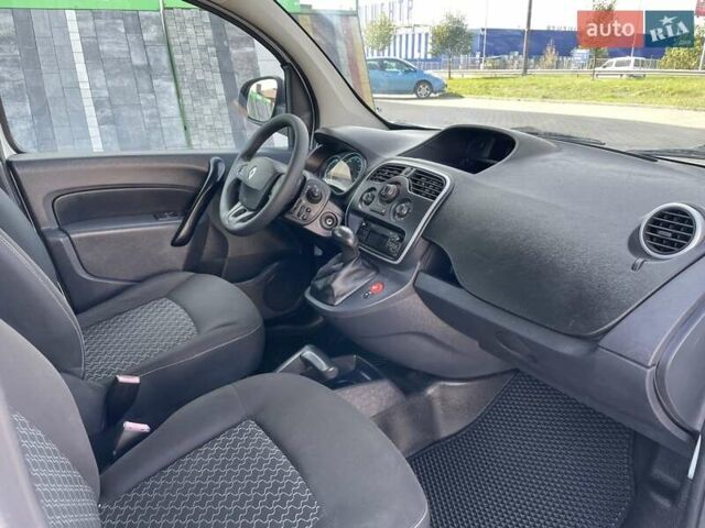 Белый Рено Кенгу, объемом двигателя 0 л и пробегом 75 тыс. км за 8800 $, фото 24 на Automoto.ua