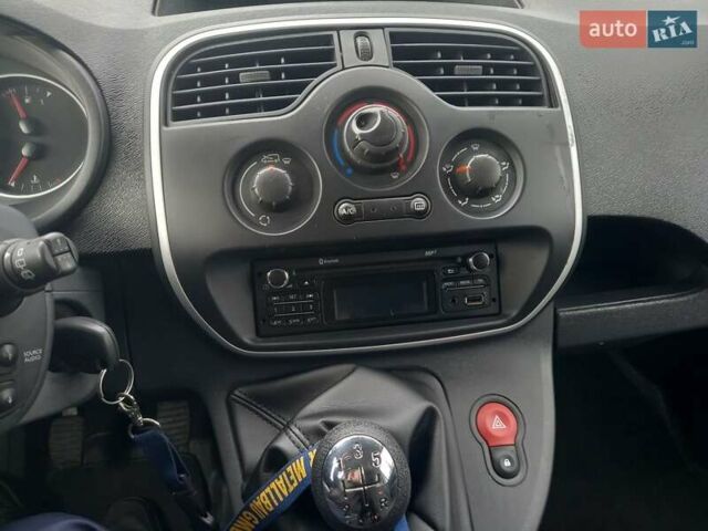 Белый Рено Кенгу, объемом двигателя 1.5 л и пробегом 71 тыс. км за 10850 $, фото 22 на Automoto.ua