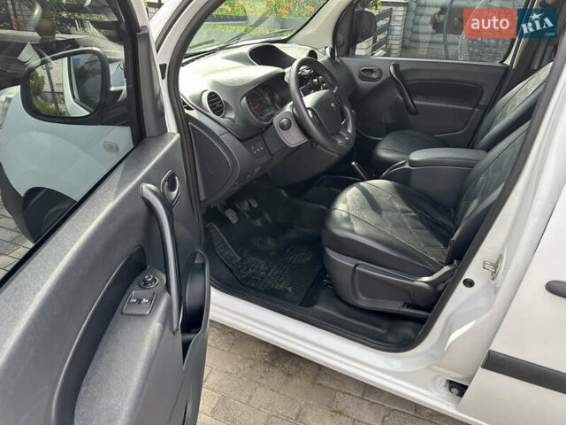 Белый Рено Кенгу, объемом двигателя 1.46 л и пробегом 134 тыс. км за 13500 $, фото 14 на Automoto.ua