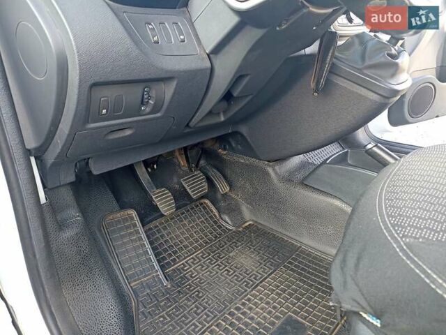 Білий Рено Кєнгу, об'ємом двигуна 1.5 л та пробігом 250 тис. км за 9700 $, фото 12 на Automoto.ua