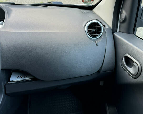 Белый Рено Кенгу, объемом двигателя 1.5 л и пробегом 211 тыс. км за 9000 $, фото 33 на Automoto.ua