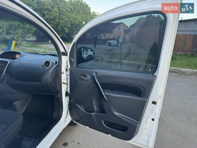 Белый Рено Кенгу, объемом двигателя 1.5 л и пробегом 150 тыс. км за 7800 $, фото 23 на Automoto.ua