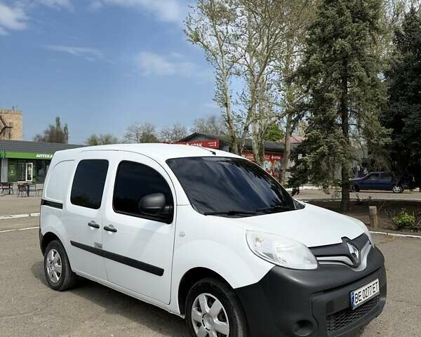 Белый Рено Кенгу, объемом двигателя 1.5 л и пробегом 218 тыс. км за 7000 $, фото 4 на Automoto.ua