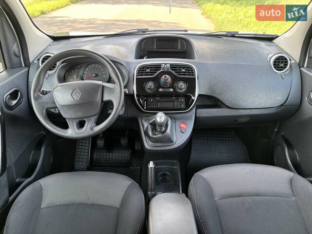 Белый Рено Кенгу, объемом двигателя 1.5 л и пробегом 235 тыс. км за 13200 $, фото 25 на Automoto.ua