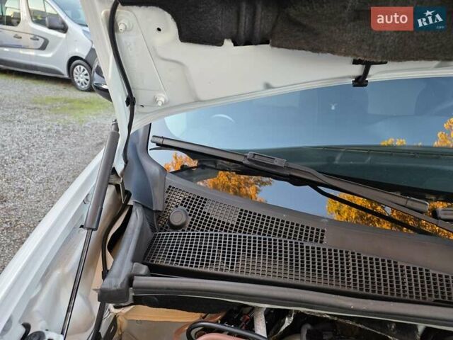 Рено Кенгу 2017 в Одессе на Automoto.ua Белый Рено Кенгу, объемом двигателя 0 л и пробегом 187 тыс. км за 12100 $, фото 23 на Automoto.ua