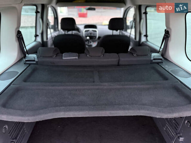 Белый Рено Кенгу, объемом двигателя 1.46 л и пробегом 201 тыс. км за 12700 $, фото 35 на Automoto.ua