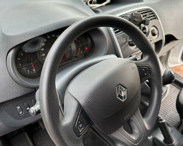 Белый Рено Кенгу, объемом двигателя 1.46 л и пробегом 177 тыс. км за 9200 $, фото 4 на Automoto.ua