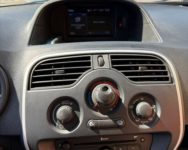 Рено Кенгу 2017 в Львове на Automoto.ua Белый Рено Кенгу, объемом двигателя 1.46 л и пробегом 259 тыс. км за 7400 $, фото 13 на Automoto.ua